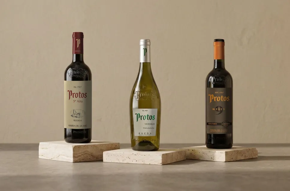 Garrafas de vinho da adega Protos