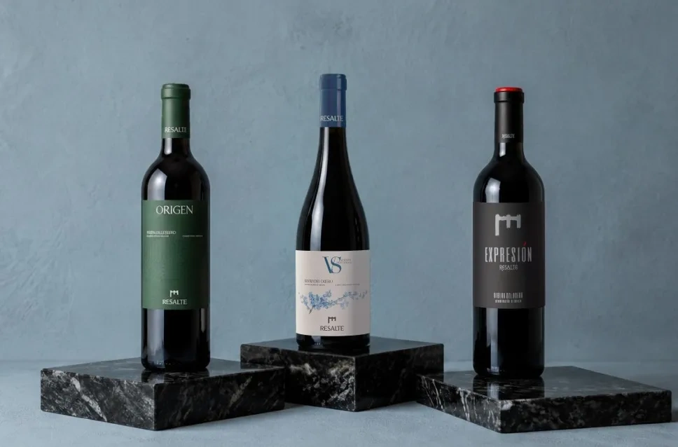 Garrafas de vinho da adega Resalte de Peñafiel
