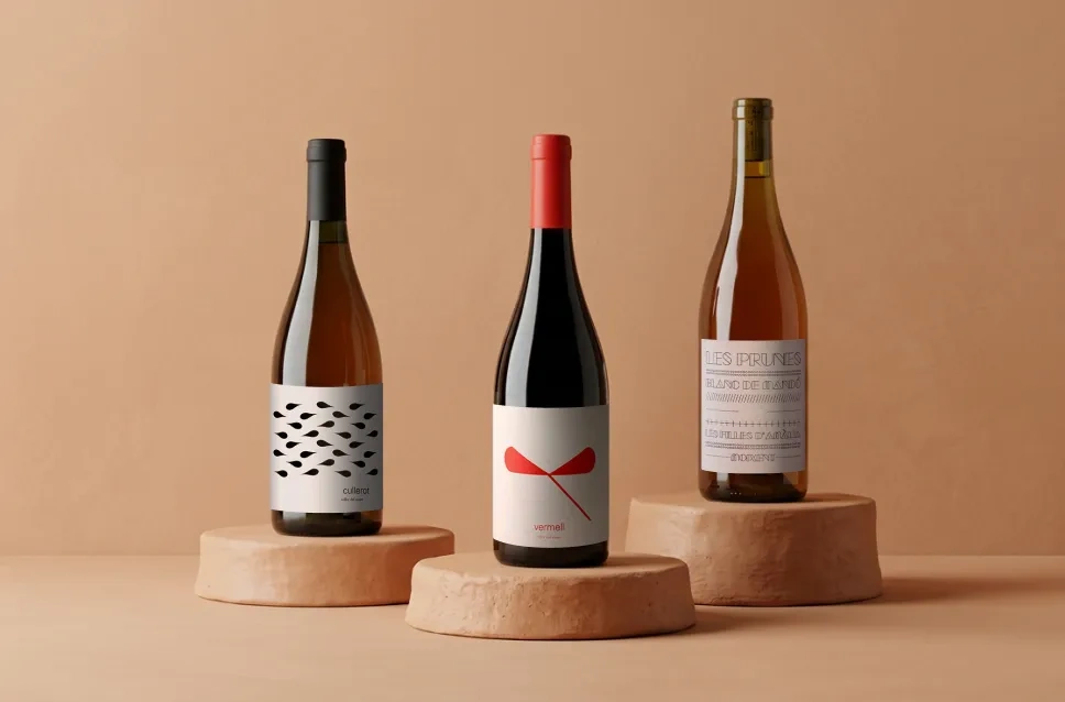 Garrafas de vinho da adega Celler del Roure