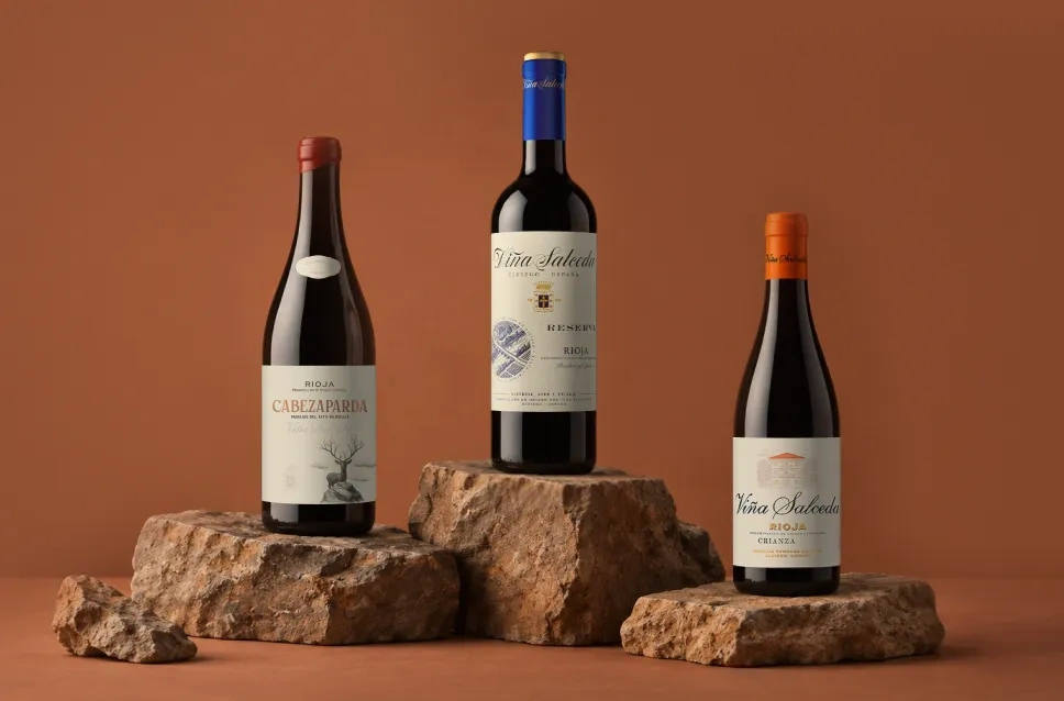 Garrafas de vinho da adega Viña Salceda