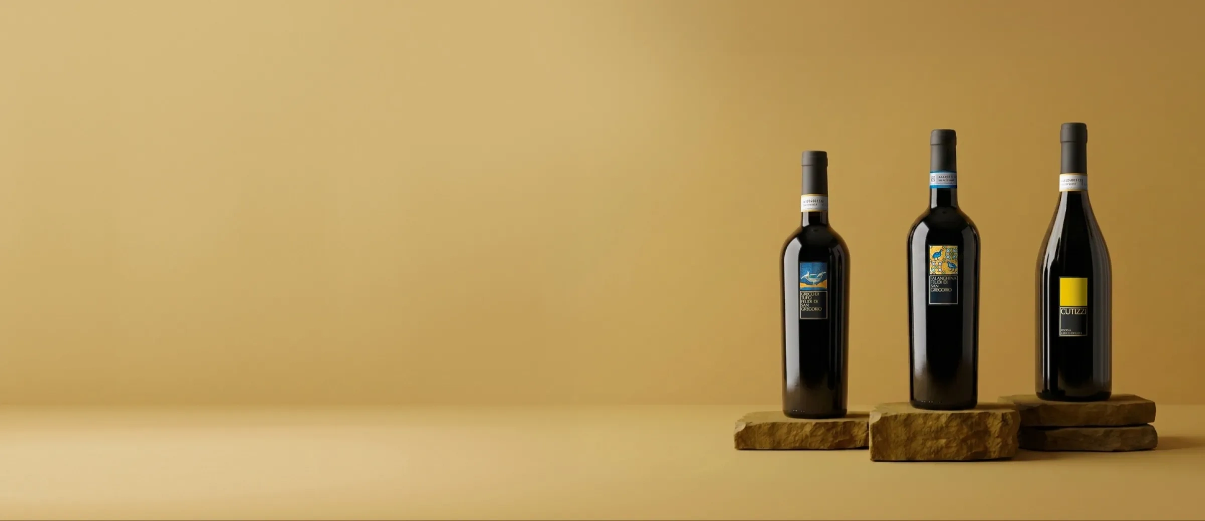 Garrafas de vinho da adega Feudi di San Gregorio