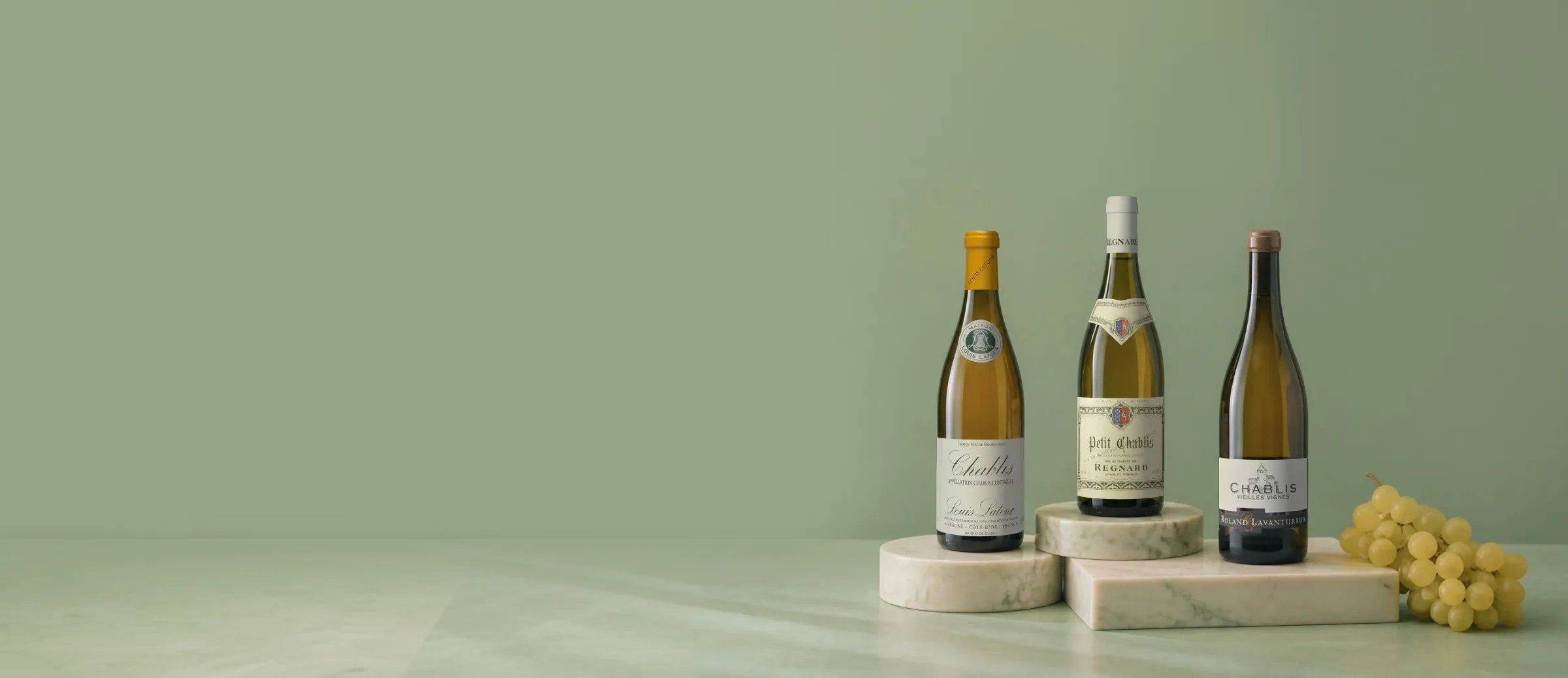 Garrafas de vinho branco Chablis com um desconto de 10%