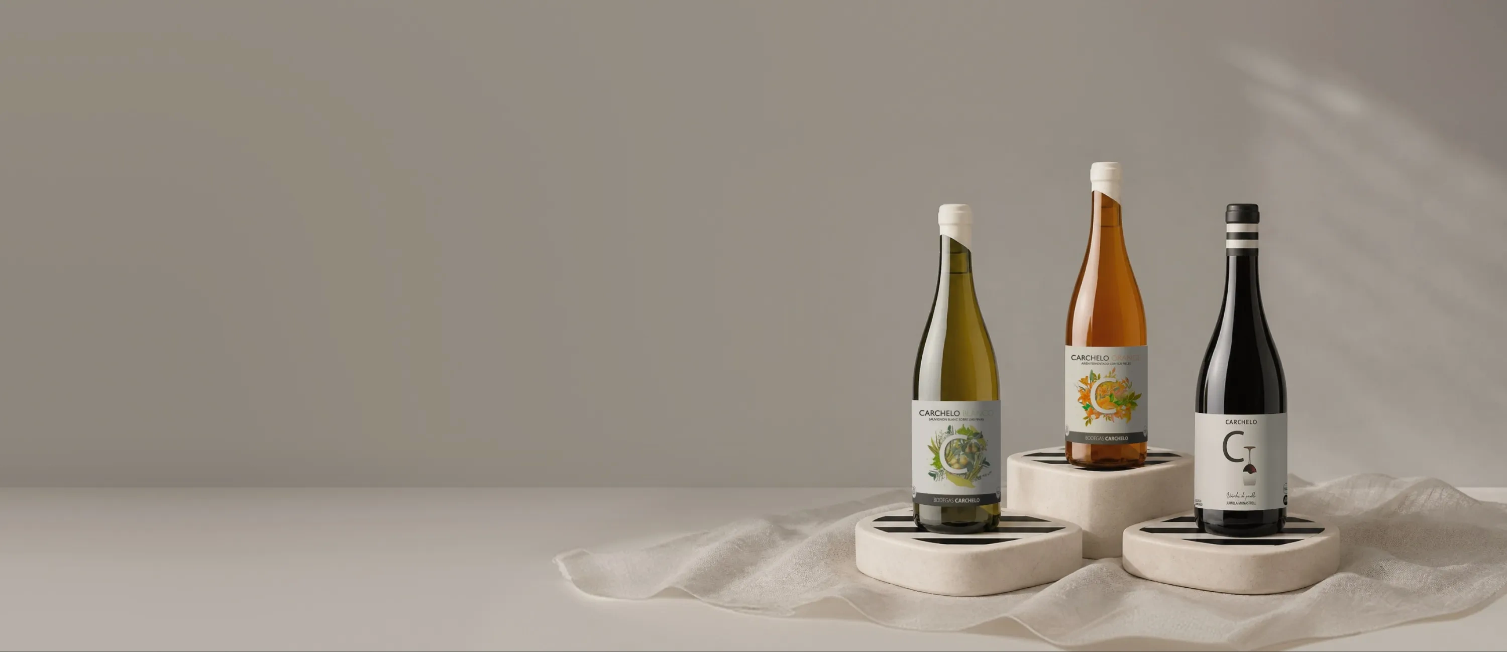Garrafas de vinho da adega Carchelo