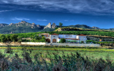 Fachada de Bodega Akutain