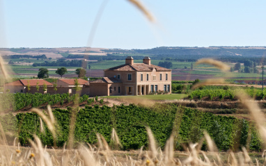 Panorámica del edificio de bodega