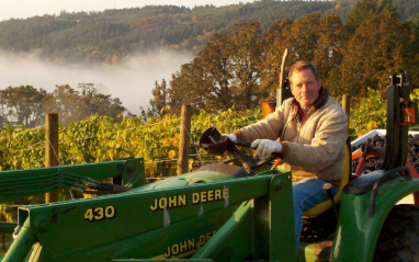 El enólogo Michael G. Etzel al frente de la bodega, es el cuñado de Parker 