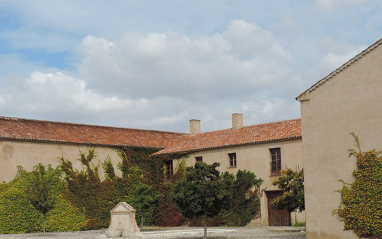 Vista general del edificio de bodega