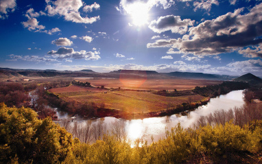 Vista de Viña Lanciano con el río en primer término