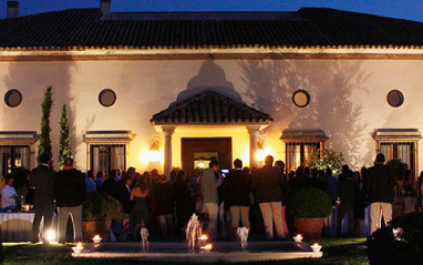 Fiesta nocturna en la bodega