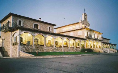 Imagen de la fachada de la bodega