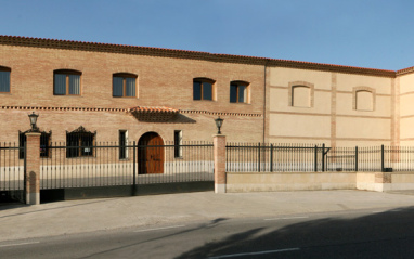 Fachada de la bodega Borsao