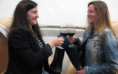 María y Cristina Amézola Downes, propietarias al frente de la bodega