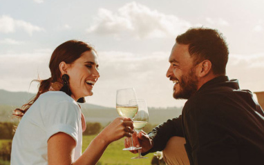 Brindis en el viñedo