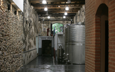 Bodega situada en Cacabelos, en pleno corazón del Bierzo