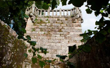 Detalle de una de las torres de la bodega