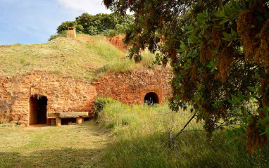 Bodega excavada en la roca