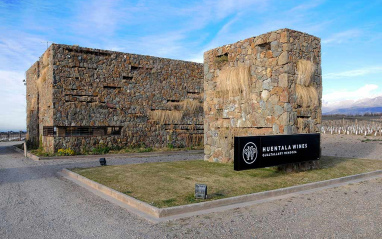 Entrada a la bodega