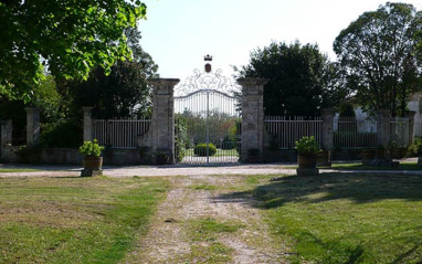 Entrada a Chateau Larrivaux