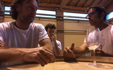 Catando en bodega Catando en bodega