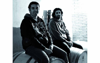 Arturo y Kike, hermanos encargados de dar continuidad al legado de su padre