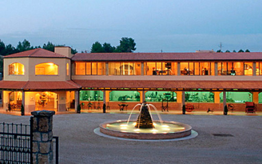 Edificio principal de Agustí Torelló Mata