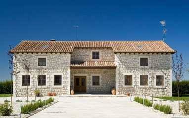 Antiguo edificio de bodega de Valtravieso