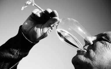 Un sorbito nunca está de más Un sorbito nunca está de más