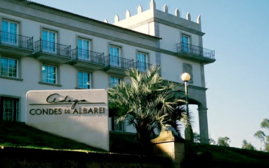 Fachada principal de la bodega Condes de Albarei