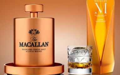 A disfrutar de un vaso de The Macallan M Copper Release 2023